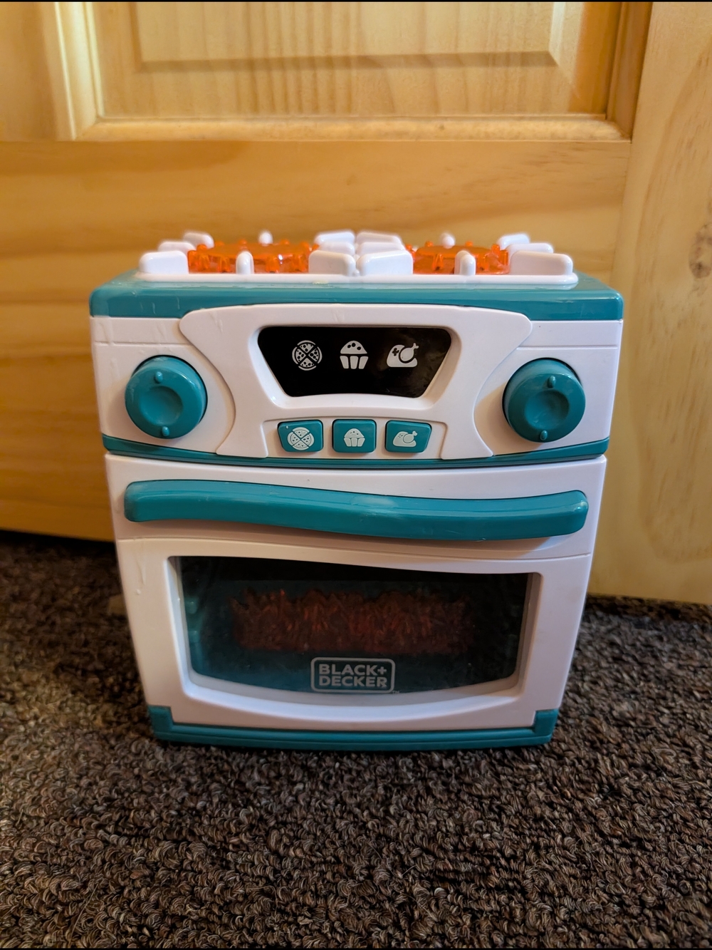 Black & Decker Teal and White Play Oven with Orange Burners